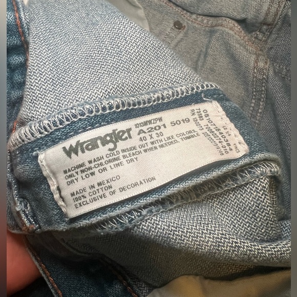 Wrangler Men's Blue Jeans Size 40x30 - Picture 5 of 7
